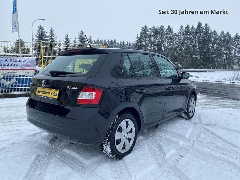 Gebraucht Skoda Fabia Ambition 103 PS (75 kW) 2015 Schwarz Limousine