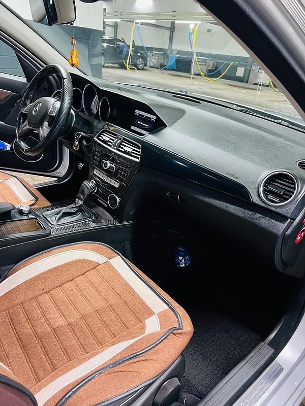 Gebraucht Mercedes C180 156 PS (114 kW) 2012 Silber Limousine