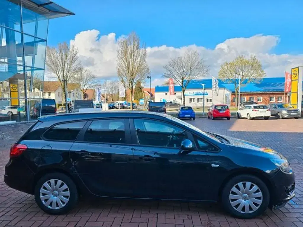 Używany Opel Astra Selection 110 KM (80 kW) 2014 Szary Kombi