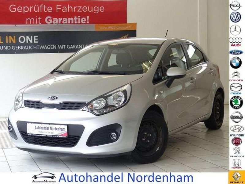Silber Gebraucht 2013 Kia Rio 2 Limousine | 5.290 € (Fairer Preis) - Bild 1/4