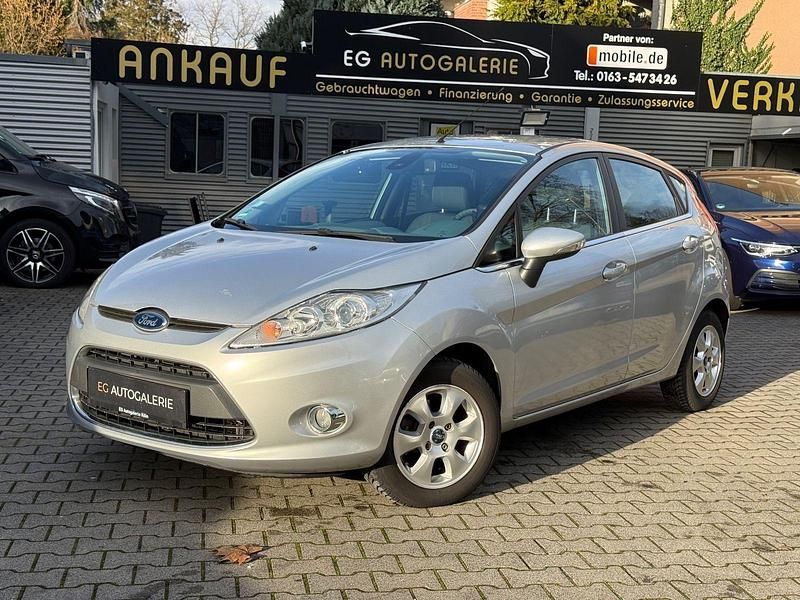 Silber Gebraucht 2010 Ford Fiesta Titanium Kleinwagen | 4.850 € (Fairer Preis) - Bild 1/4