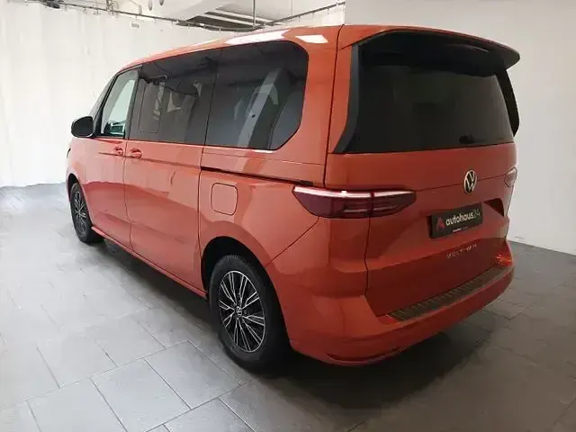 Gebraucht VW Multivan Life 150 PS (110 kW) 2023 Orange Van / Kleinbus