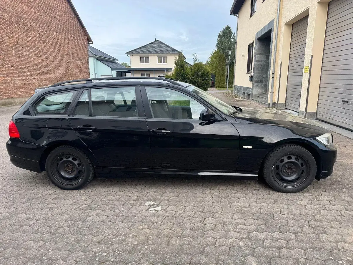 Gebraucht BMW 320 170 PS (125 kW) 2009 Schwarz Kombi