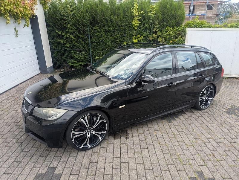Saphirschwarz Gebraucht 2008 BMW 330 M Sport Kombi | 5.990 € (Superpreis) - Bild 1/4