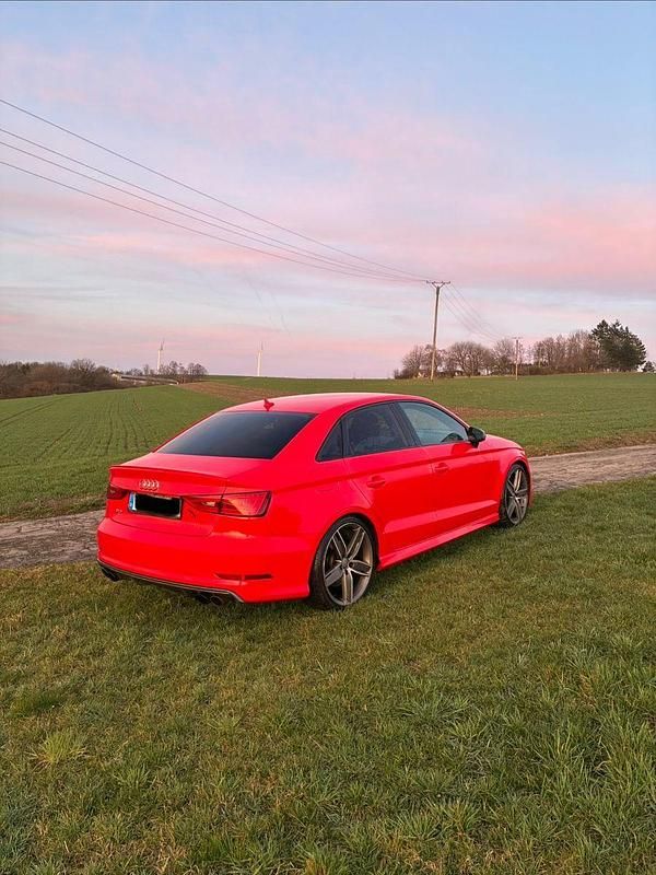 Gebraucht Audi S3 Ambiente 300 PS (220 kW) 2014 Rot Limousine