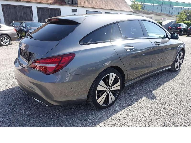Gebraucht Mercedes CLA200 Style 156 PS (114 kW) 2017 Mountaingrau  met. Kombi
