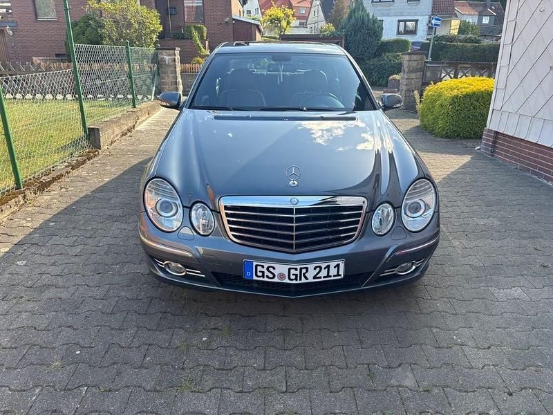 Gebraucht Mercedes E230 Avantgarde 204 PS (150 kW) 2008 Grau Limousine