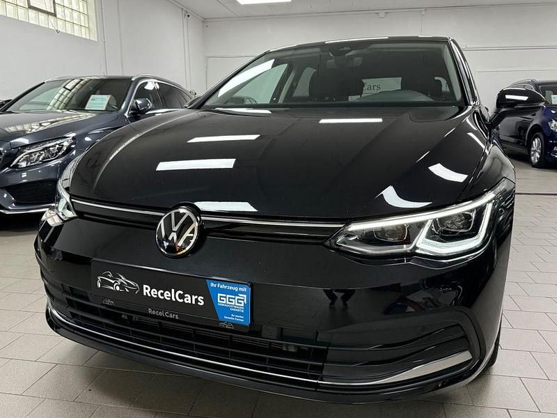 Schwarz Gebraucht 2022 VW Golf VIII Active Limousine | 22.300 € (Fairer Preis) - Bild 1/4