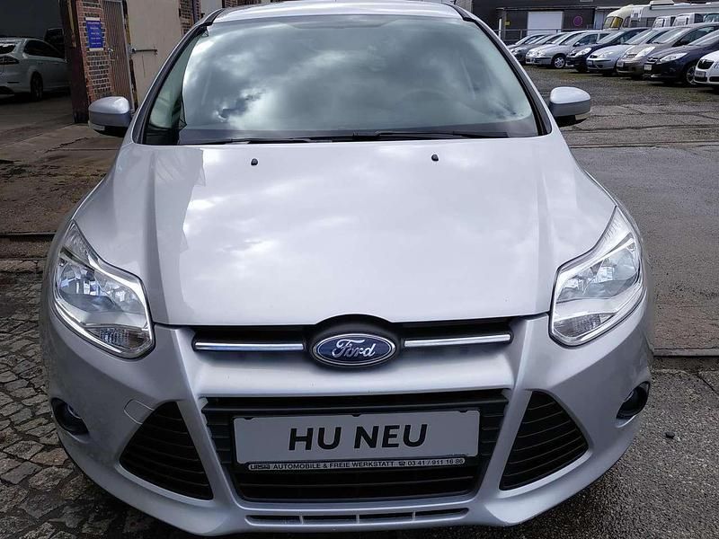 Gebraucht Ford Focus 125 PS (91 kW) 2011 Polarsilber Kleinwagen