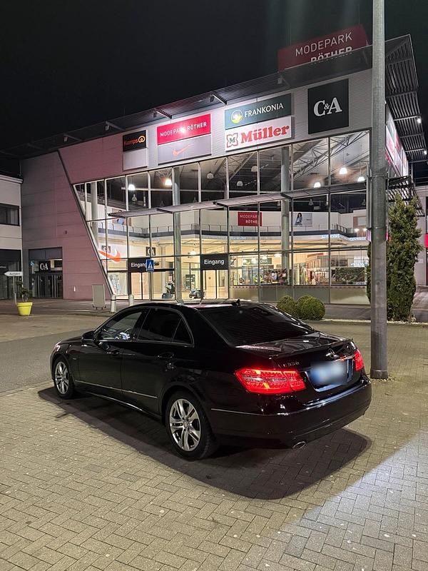 Gebraucht Mercedes E350 231 PS (169 kW) 2010 Schwarz Limousine