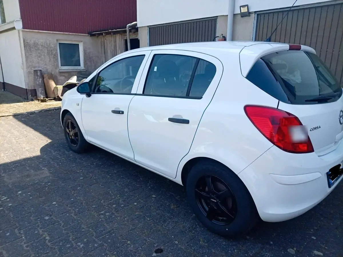 Gebraucht Opel Corsa 69 PS (50 kW) 2014 Weiß Kleinwagen