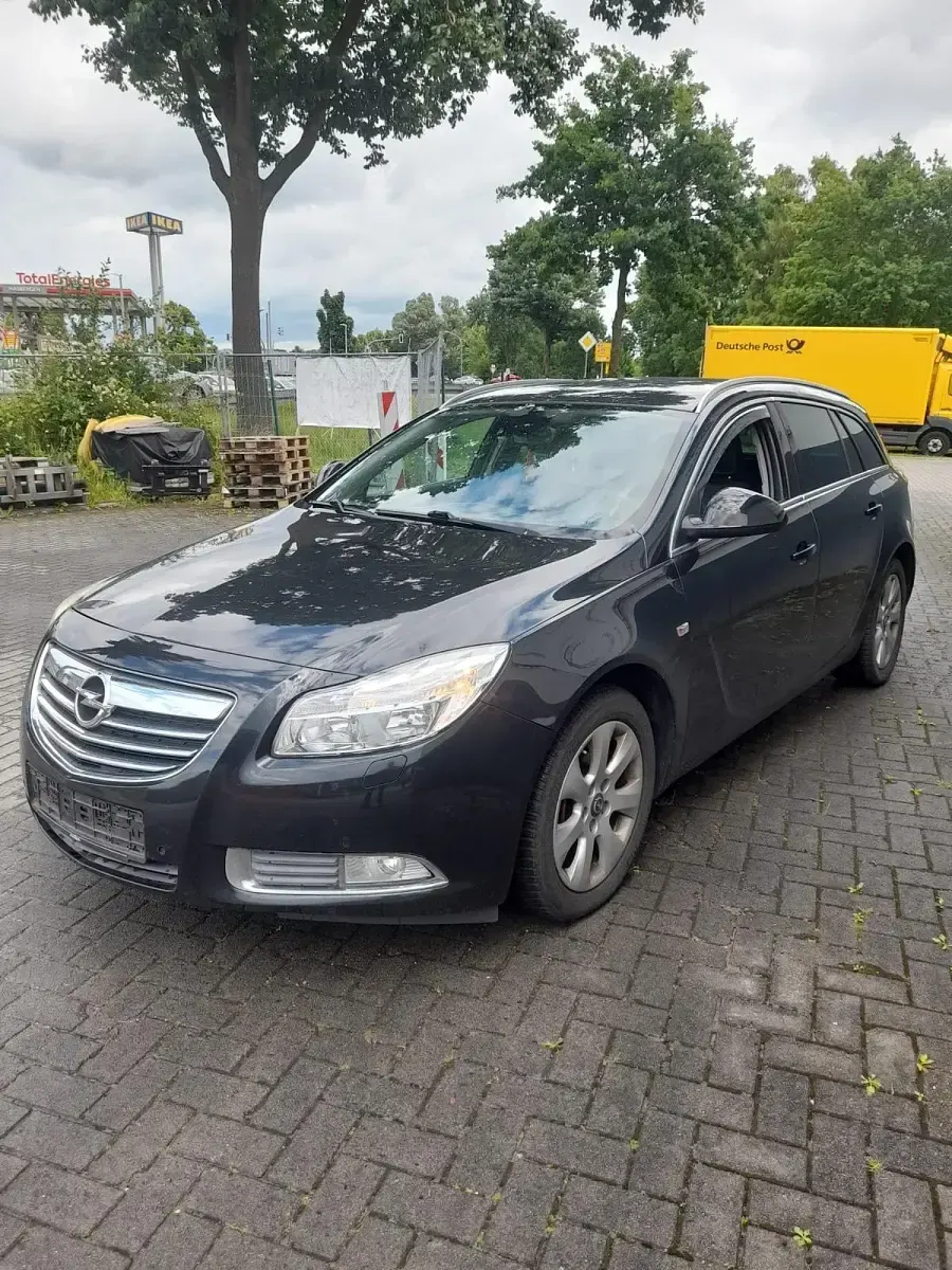 Gebraucht Opel Insignia 160 PS (117 kW) 2011 Schwarz Kombi