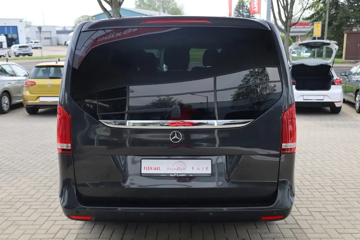 Gebraucht Mercedes V250 190 PS (139 kW) 2020 Graphitgrau metallic Van / Kleinbus