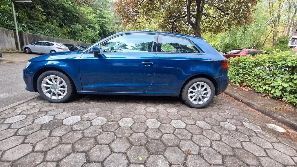 Gebraucht Audi A3 Attraction 105 PS (77 kW) 2013 Blau Kombi