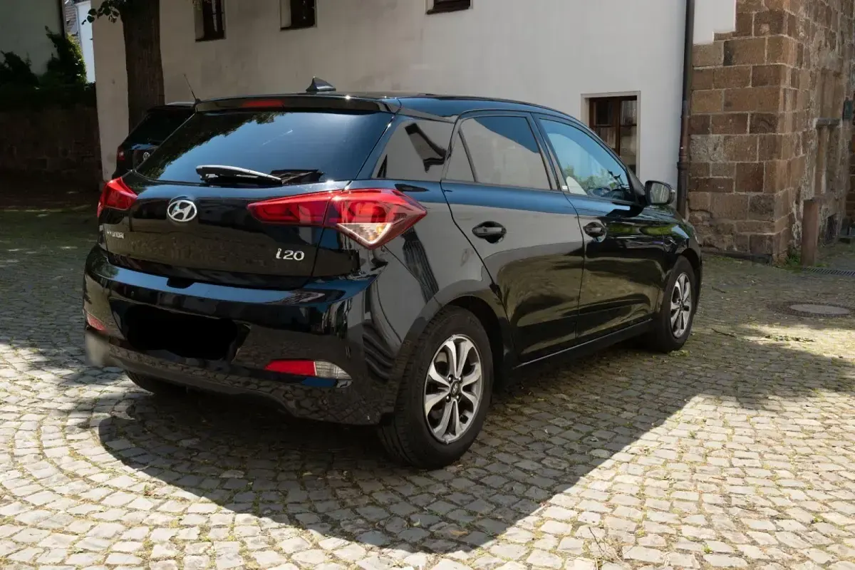 Gebraucht Hyundai i20 Passion 101 PS (74 kW) 2018 Schwarz Kleinwagen