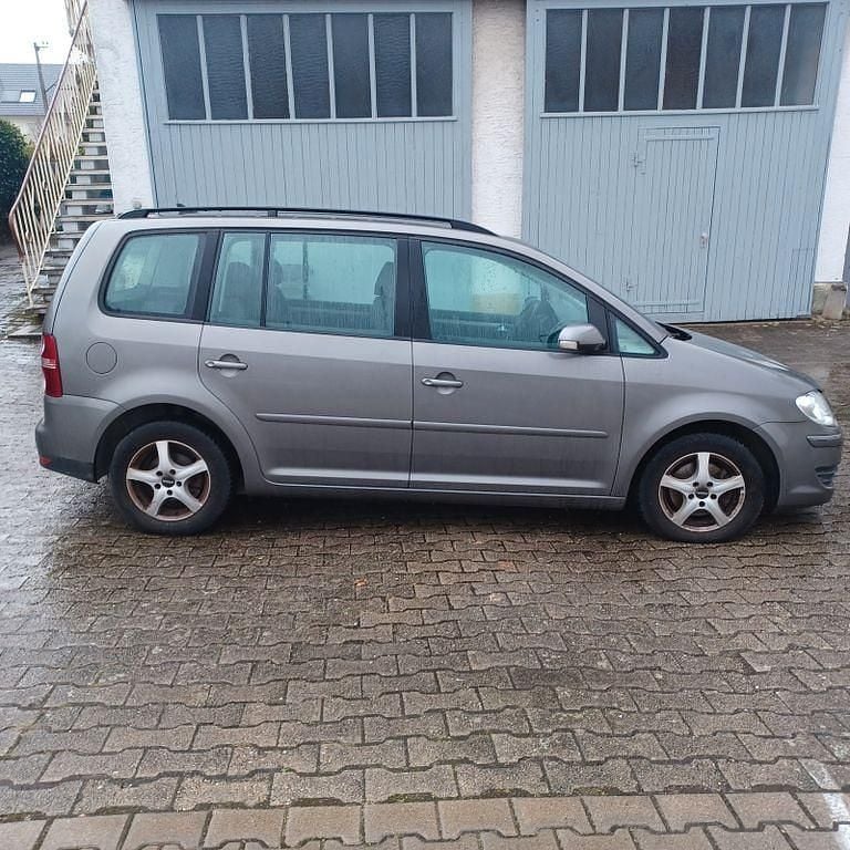Gebraucht VW Touran 140 PS (102 kW) 2007 Gold Van / Kleinbus