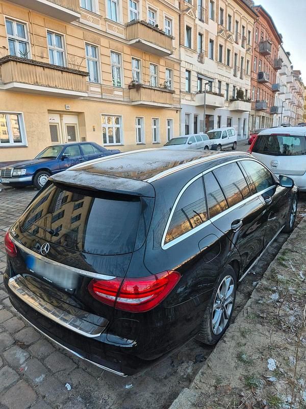 Gebraucht Mercedes C350e 157 PS (115 kW) 2019 Schwarz Kombi