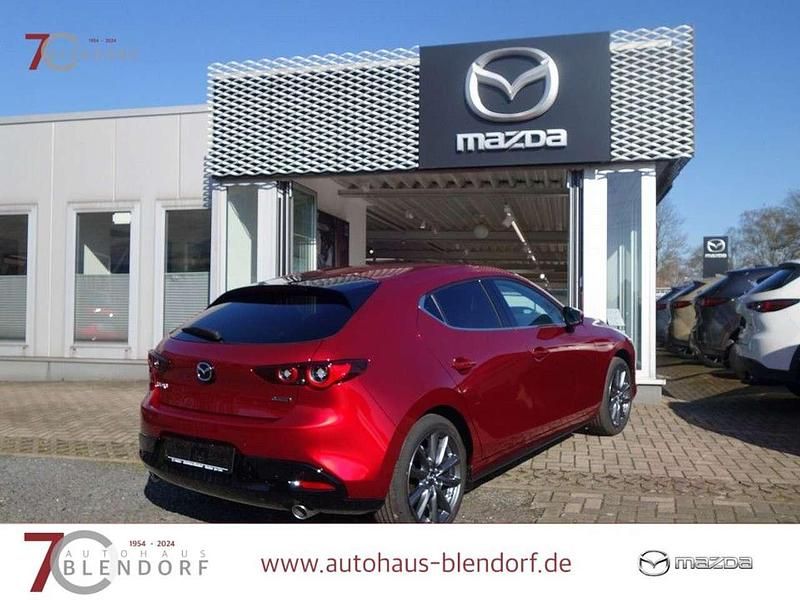 Neu Mazda 3 Exclusive 140 PS (102 kW) 2025 Soul red crystal Limousine