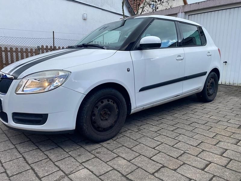 Gebraucht Skoda Fabia 70 PS (51 kW) 2009 Weiß Kleinwagen