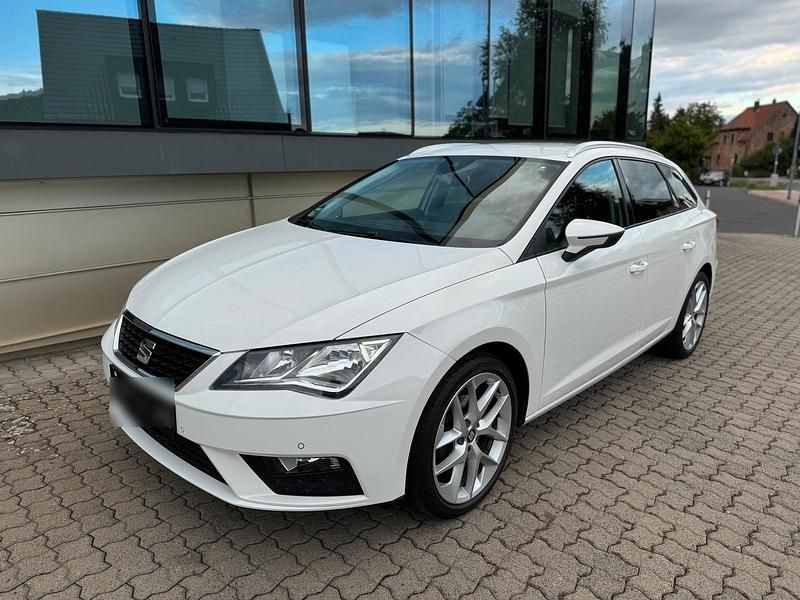 Weiß Gebraucht 2020 Seat Leon ST FR Kombi | 12.900 € (Superpreis) - Bild 1/4