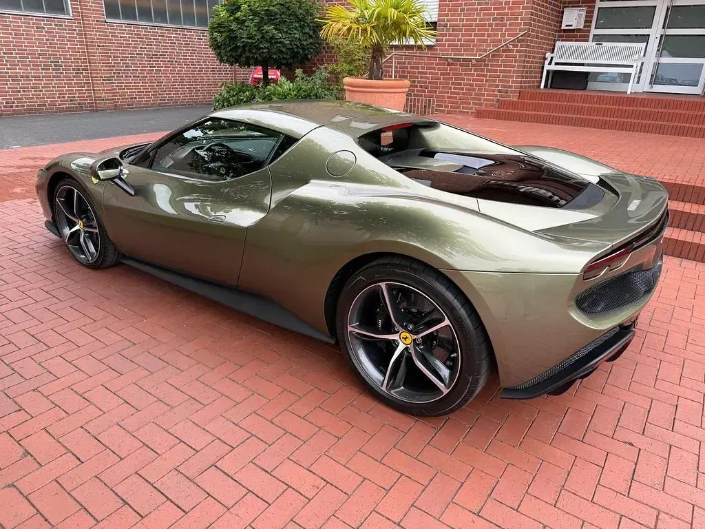 Gebraucht Ferrari 296 829 PS (609 kW) 2023 Grün