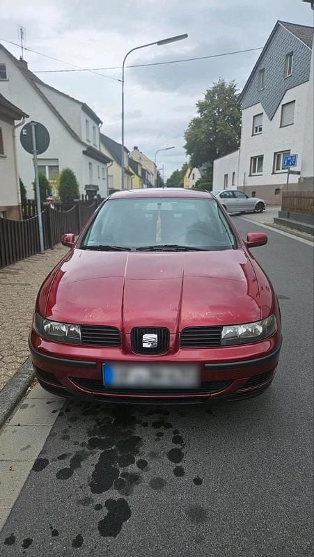 Rot Gebraucht 2000 Seat Leon Kleinwagen | 1.550 € (Guter Preis) - Bild 1/4