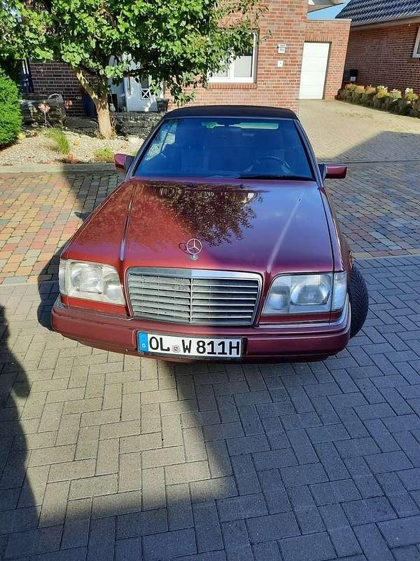 Rot Gebraucht 1984 Mercedes E200 Cabrio | 12.800 € - Bild 1/4