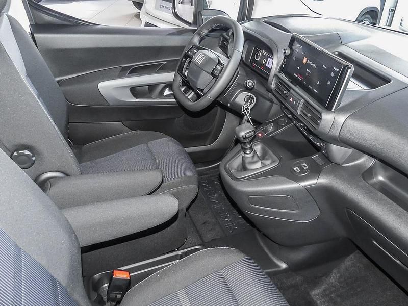 Neu Fiat Doblò 102 PS (75 kW) 2026 Weiss Van / Kleinbus