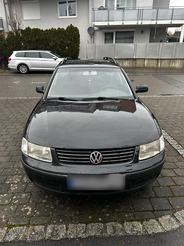 Second-hand VW Passat Basis 90 CP (66 kW) 2000 Negru Break