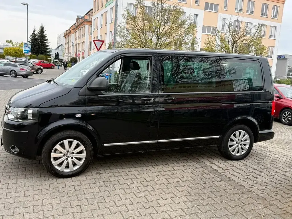 Gebraucht VW Multivan Highline 179 PS (131 kW) 2011 Deep black perleffekt Van / Kleinbus