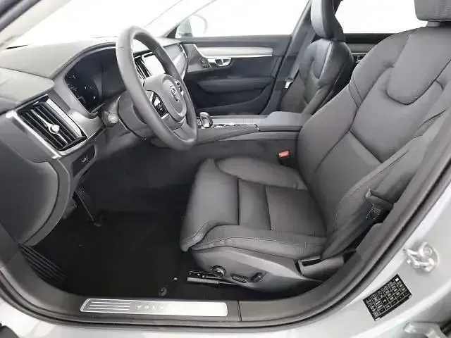 Gebraucht Volvo V90 Plus 197 PS (144 kW) 2024 Vapour grey / metallic Kombi