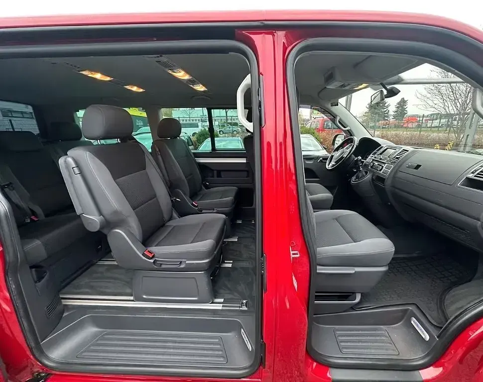 Gebraucht VW Multivan 140 PS (102 kW) 2015 Rot Van / Kleinbus