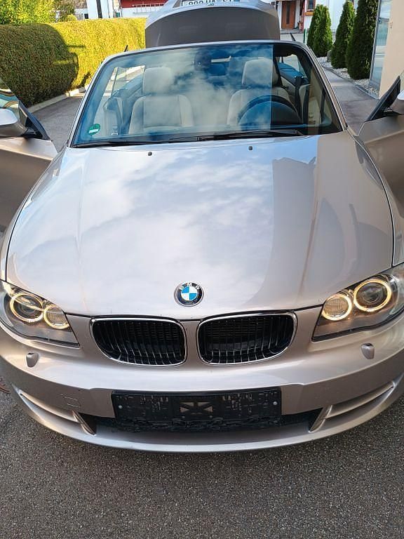 Beige Gebraucht 2010 BMW 120 Cabriolet Cabrio | 8.900 € (Fairer Preis) - Bild 1/4