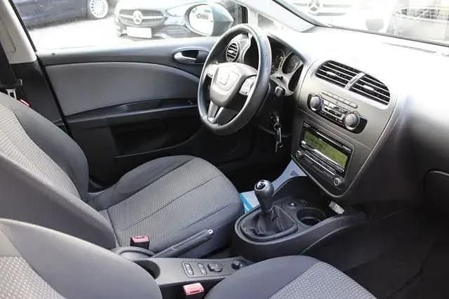 Begagnad Seat Leon Reference 125 HK (91 kW) 2011 Grå Halvkombi