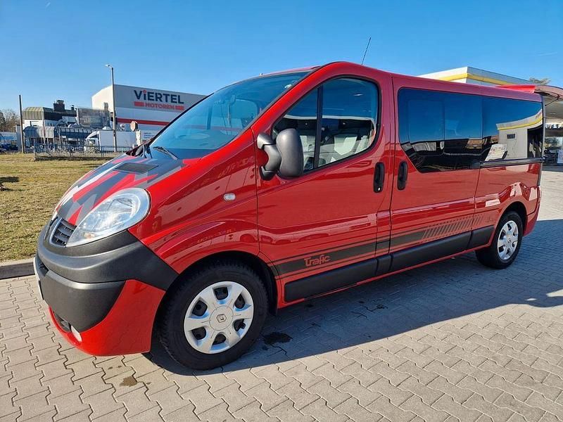 Gebraucht Renault Trafic 114 PS (83 kW) 2013 Rot Van / Kleinbus