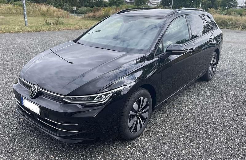 Gebraucht VW Golf VIII IQ Drive 150 PS (110 kW) 2025 Schwarz Kombi