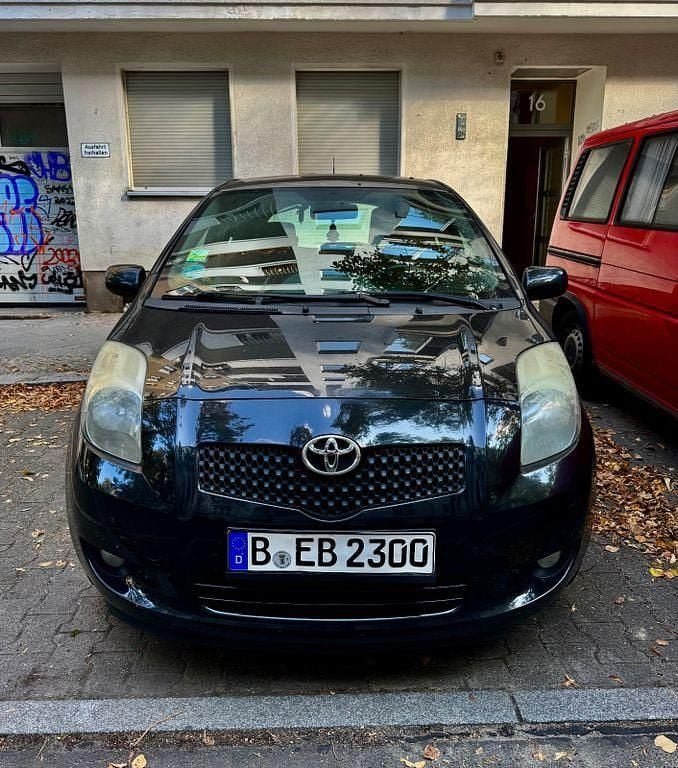 Schwarz Gebraucht 2007 Toyota Yaris Limousine | 2.500 € (Etwas zu teuer) - Bild 1/4