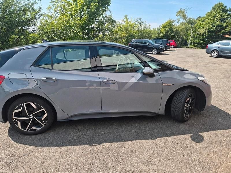 Grau Gebraucht 2023 VW ID.3 Pro Kleinwagen | 23.800 € (Superpreis) - Bild 1/4