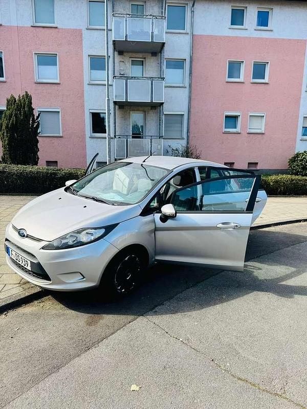 Gebraucht Ford Fiesta Ambiente 60 PS (44 kW) 2010 Kleinwagen