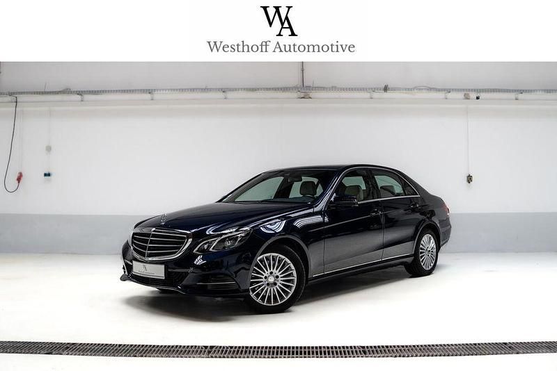 Blau Gebraucht 2013 Mercedes E300 Elegance Limousine | 22.900 € (Etwas zu teuer) - Bild 1/4