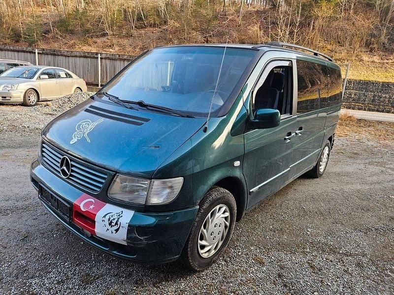 Gebraucht Mercedes V220 122 PS (89 kW) 2002 Grün Van / Kleinbus