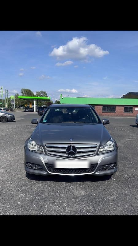 Grau Gebraucht 2011 Mercedes C180 Limousine | 8.800 € - Bild 1/4