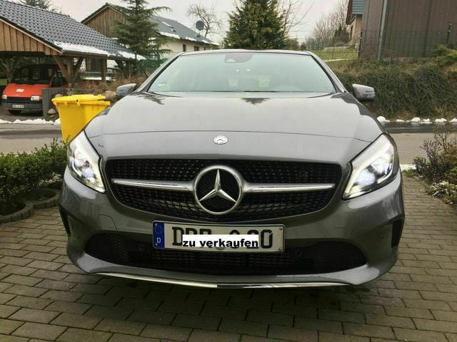 Gebraucht Mercedes A200 136 PS (100 kW) 2016 Grau metallic Limousine