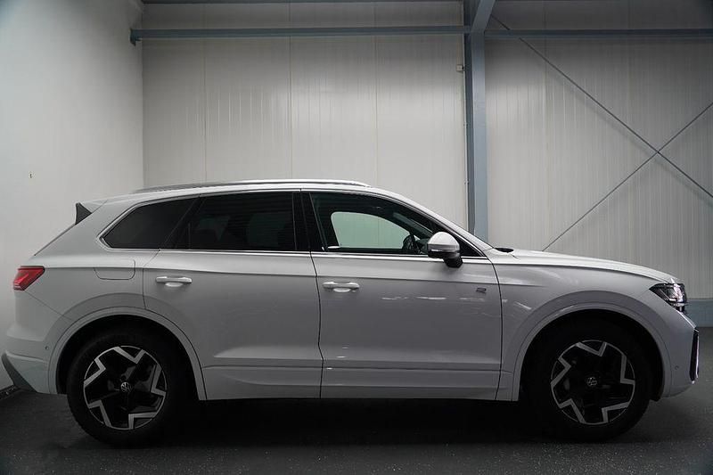 Gebraucht VW Touareg R-line 231 PS (169 kW) 2025 Weiß SUV
