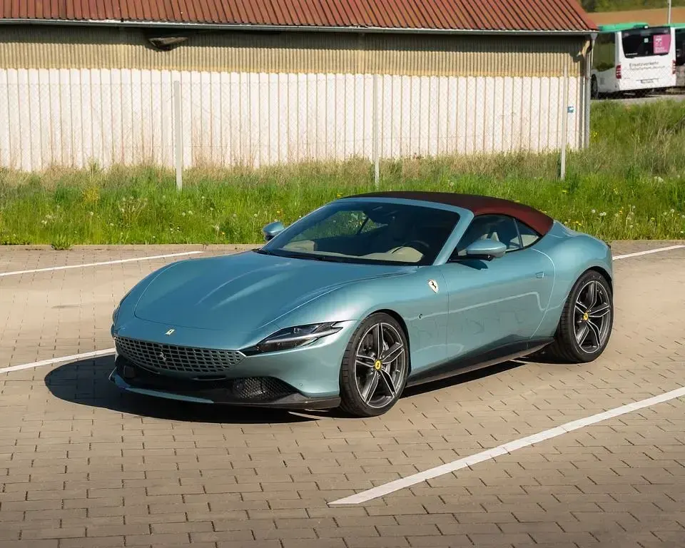 Neu Ferrari Roma 620 PS (456 kW) 2025 Blau Cabrio