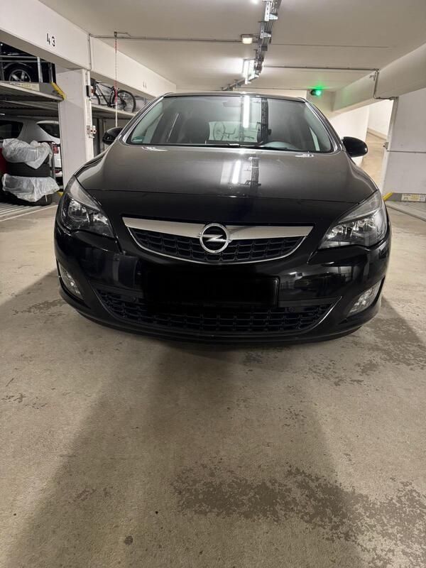 Schwarz Gebraucht 2011 Opel Astra Limousine | 3.990 € (Guter Preis) - Bild 1/4