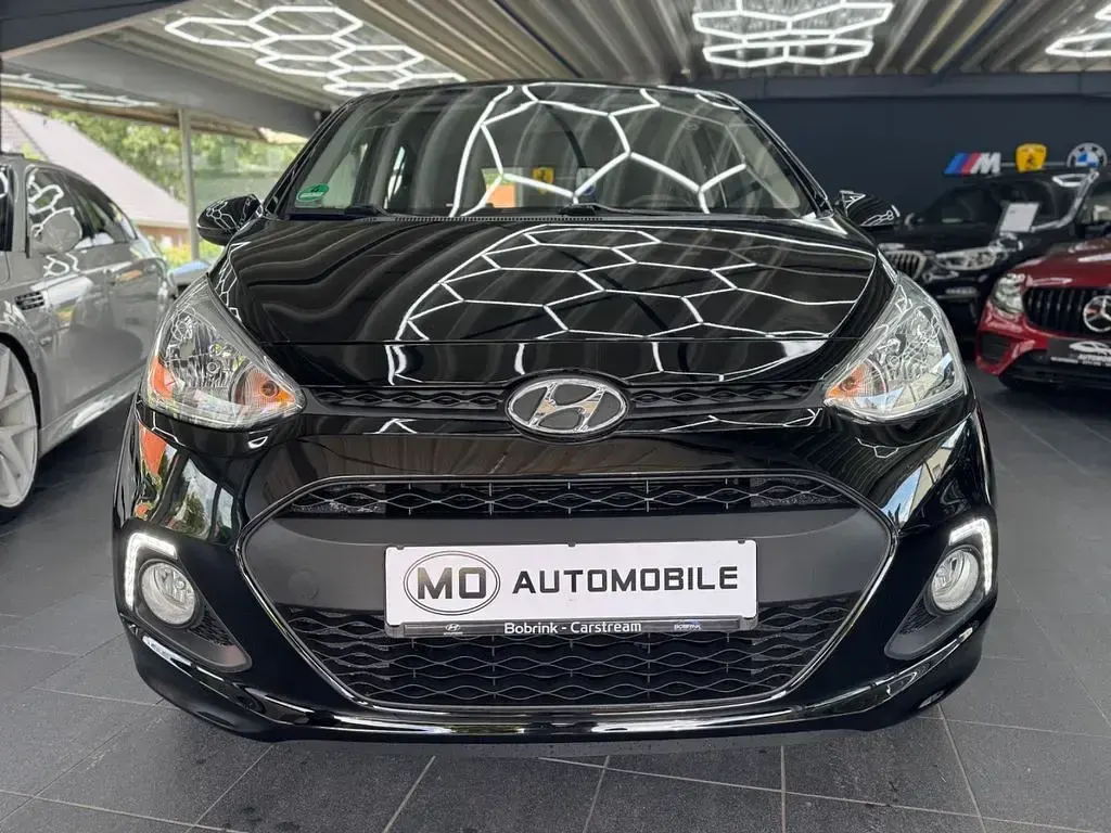 Gebraucht Hyundai i10 Edition 87 PS (63 kW) 2015 Schwarz Kleinwagen