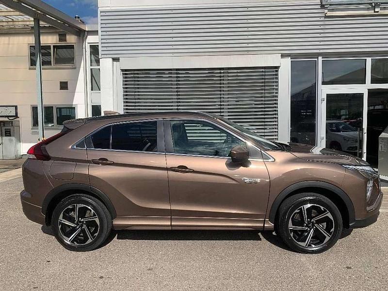 Gebraucht Mitsubishi Eclipse Cross Plus 188 PS (138 kW) 2022 Bronzebraun SUV