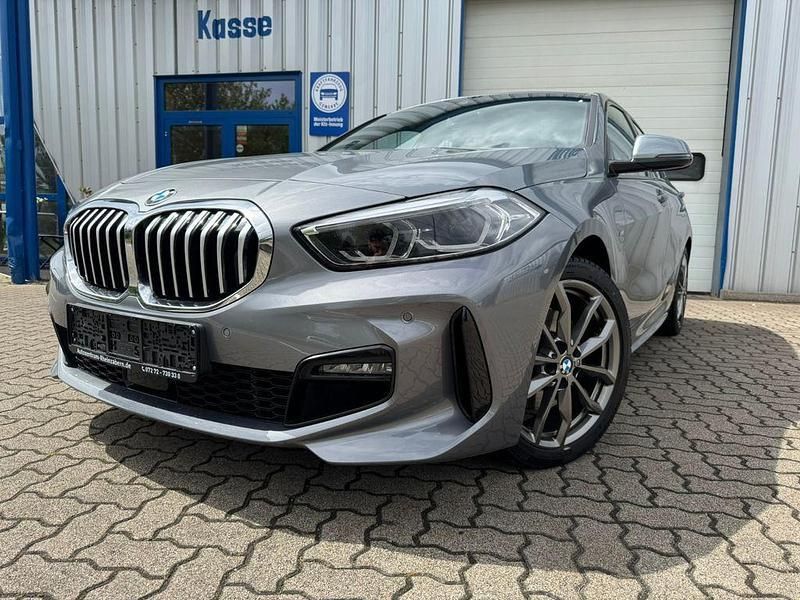 Grau Gebraucht 2023 BMW 118 M Sport Kleinwagen | 26.999 € (Fairer Preis) - Bild 1/4
