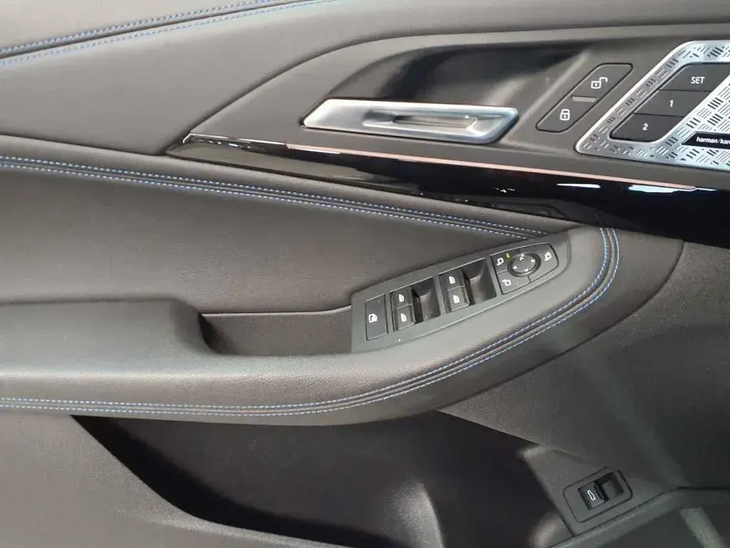 Gebraucht BMW 223 Active Tourer Performance 197 PS (144 kW) 2023 Saphirschwarz metallic Van / Kleinbus